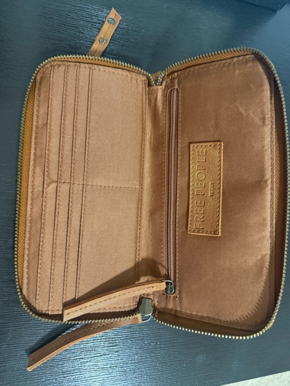 Distressed vegan wallet. - Picture 6 of 6